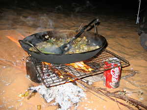 Wstentauglich - Foto016 - Kochen auf
                              dem Feuer