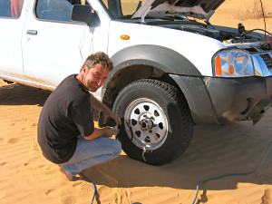 Wstentauglich - Saharatouren mit Gelndewagen oder Motorrder  Foto068 - Ein guter Kompressor machts mglich